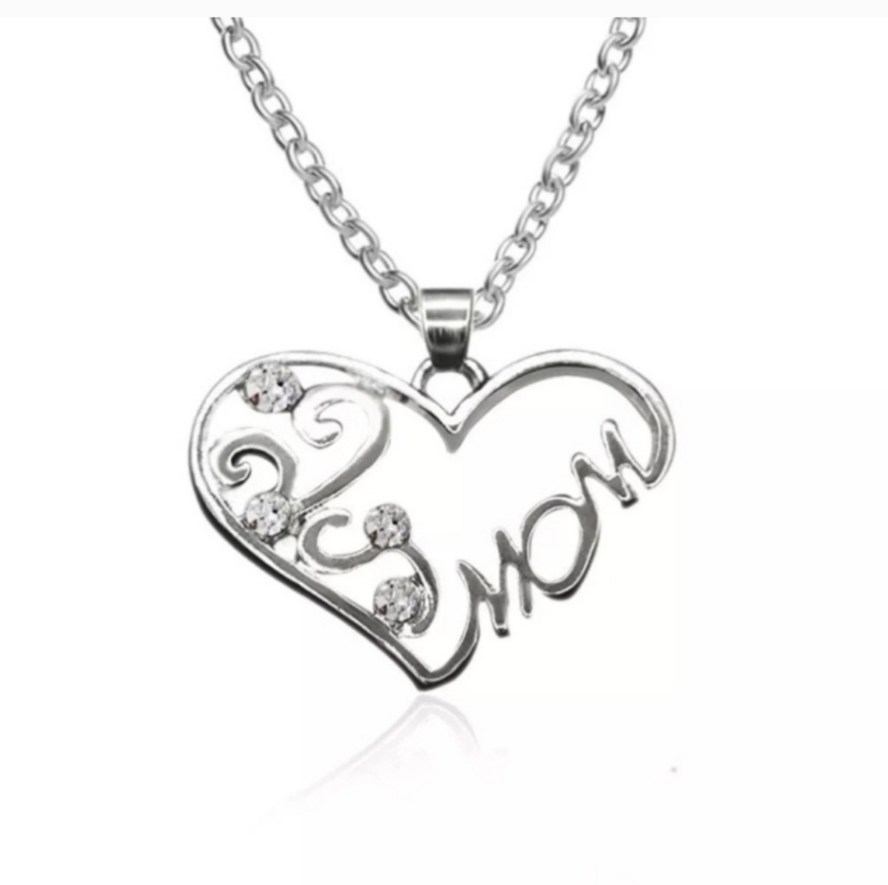 NEW Silver Heart Necklace "Mom" Heart Pendant on matching silver chain 18-20"NWT